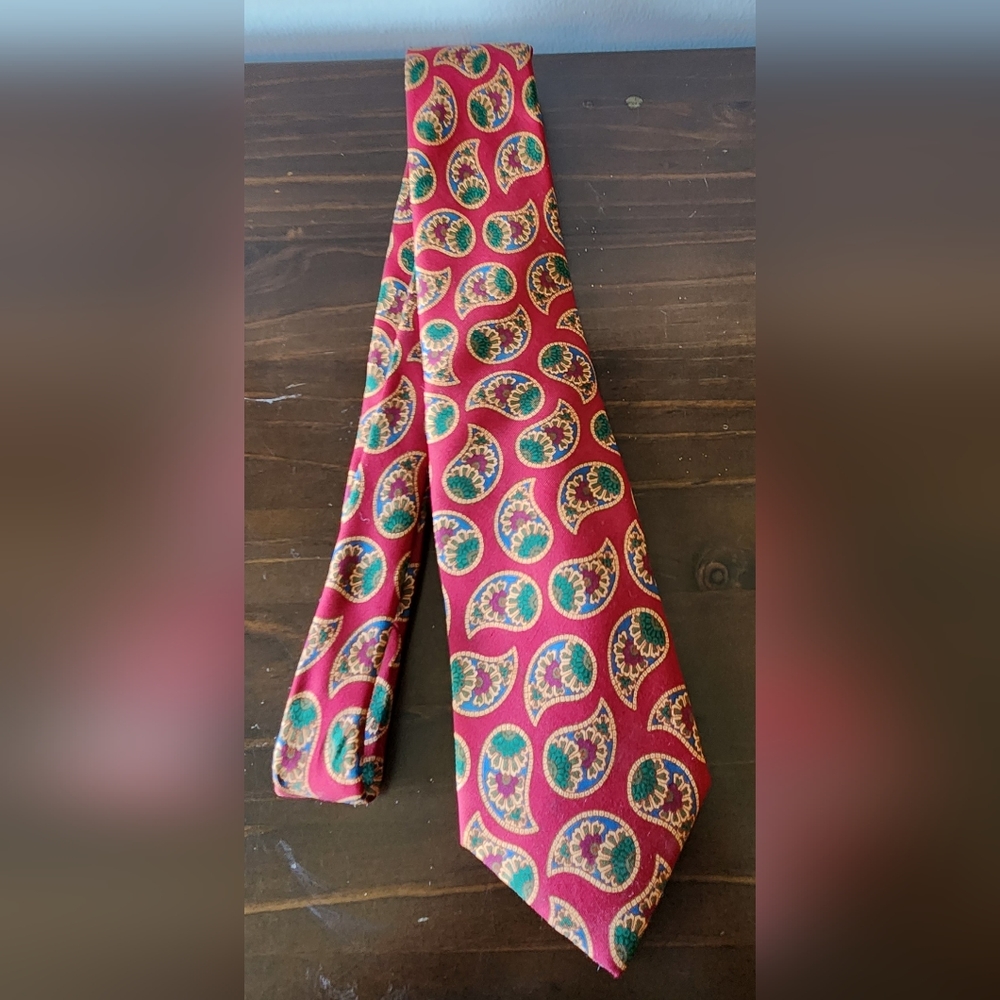 The Andover Shop Men's 100% Silk Tie Made in ENGLAND Royal Red Paisley VGC!